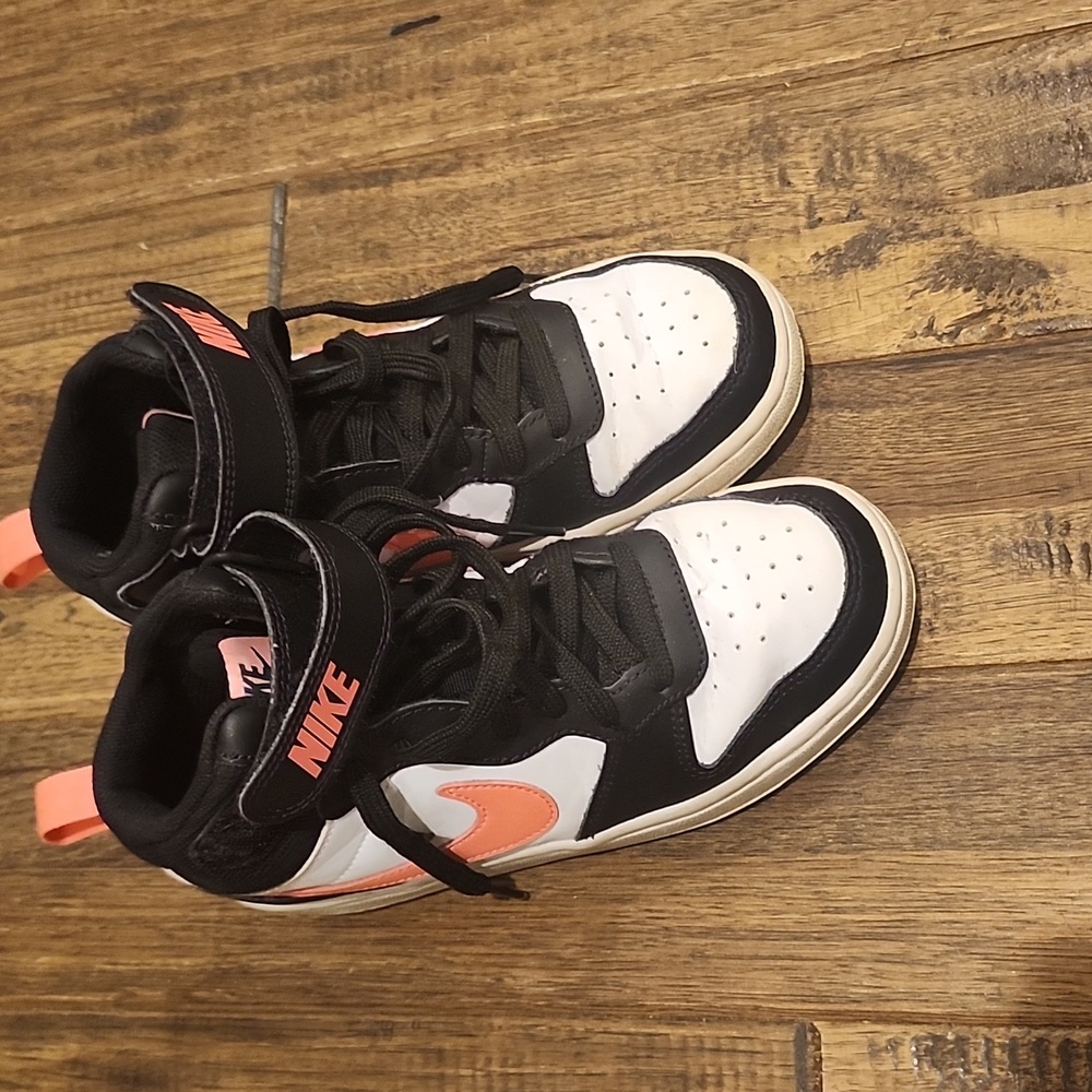 Nike Court Borough Mid 2 Size 4, Used